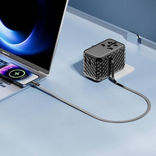 Powerology GaN 20W PD Universal Adapter Retractable Type-C Cable - Black - بلاك حائط شحن دولي - 3 فتحات للشحن - 1 فتحات تايب سي + 2 فتحة يو اس بي - قوة 20 واط  مع كيبل تايب سي - كفالة 24 شهر