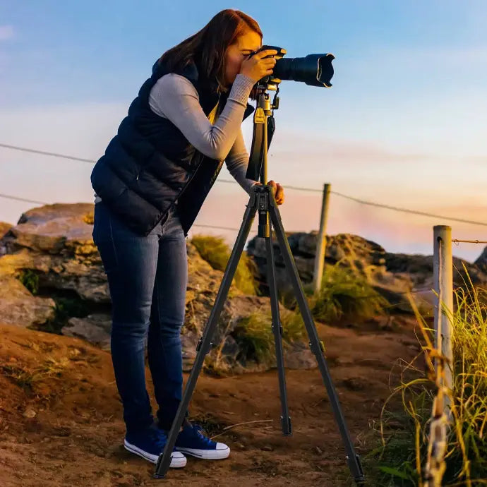 Porodo Ultra-Light Aluminum Tripod - Black - ستاند ارضي متنقل للتثبيت - مناسب للكاميرا + البروجيكتور - بورودو