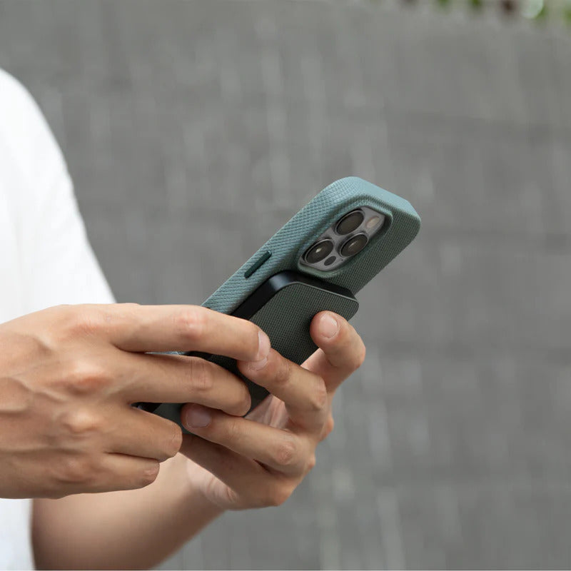 Native Union (Re)Classic Power Bank 5000mAh Qi2 - slate Green [V] - بطارية متنقلة - ماغ سيف - قوه 15 واط - متوافقة مع ابل ايربودز - سعة 5000 ملي امبير - كفالة 12 شهر