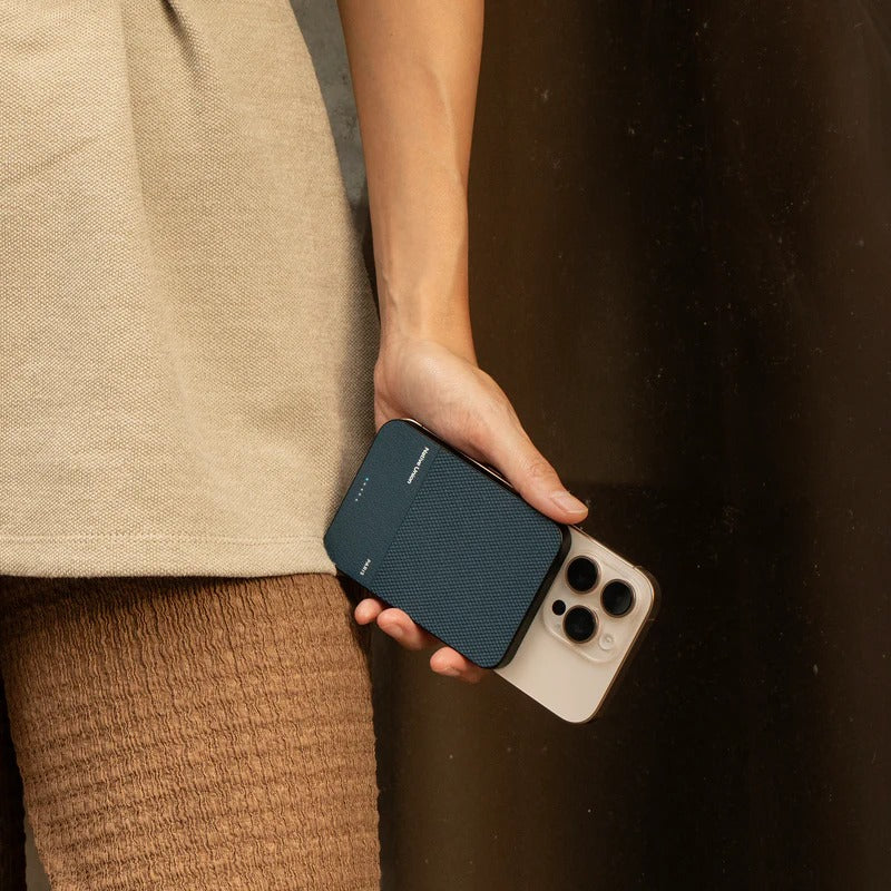 Native Union (Re)Classic Power Bank 5000mAh Qi2 - Navy [V] - بطارية متنقلة - ماغ سيف - قوه 15 واط - متوافقة مع ابل ايربودز - سعة 5000 ملي امبير - كفالة 12 شهر