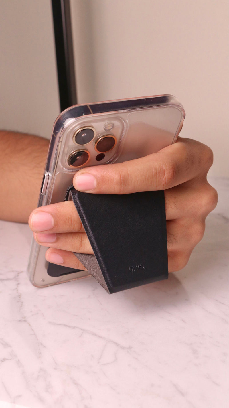 Uniq Lyft Magnetic Phone Stand & Card Holder - Black - مسكة وستاند جانبي ورأسي ومحفظة للبطاقات - يونيك