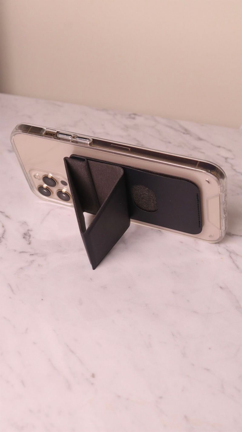Uniq Lyft Magnetic Phone Stand & Card Holder - Black - مسكة وستاند جانبي ورأسي ومحفظة للبطاقات - يونيك