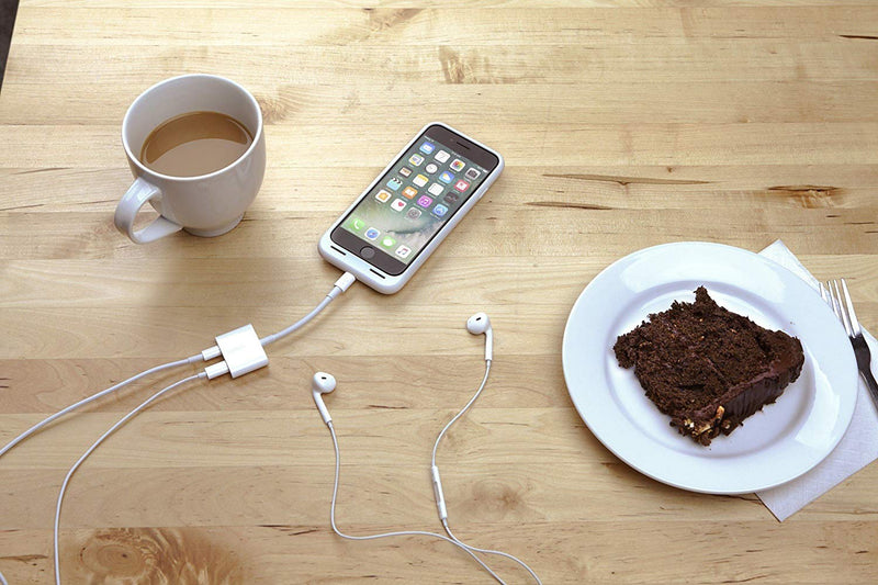 Belkin Lightning Audio + Charge Rockstar - وصلة للشحن والسماعة بنفس الوقت - لجميع اجهزة الايفون - بيلكن - كفالة 12 شهر